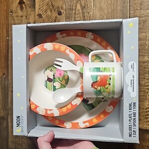 MOON AND STARS FARM THEME 5 PIECE DINNERWARE SET: NEW IN PACKAGE